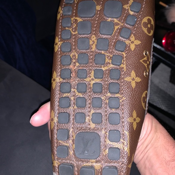 Men’s Louis Vuitton loafers - Picture 4 of 4